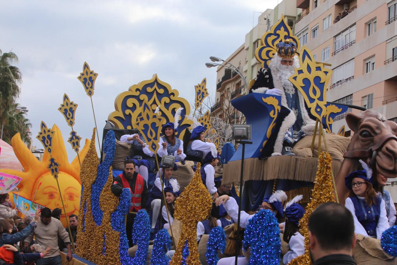 FOTOS: La Cabalgata de los Reyes Magos de Cádiz