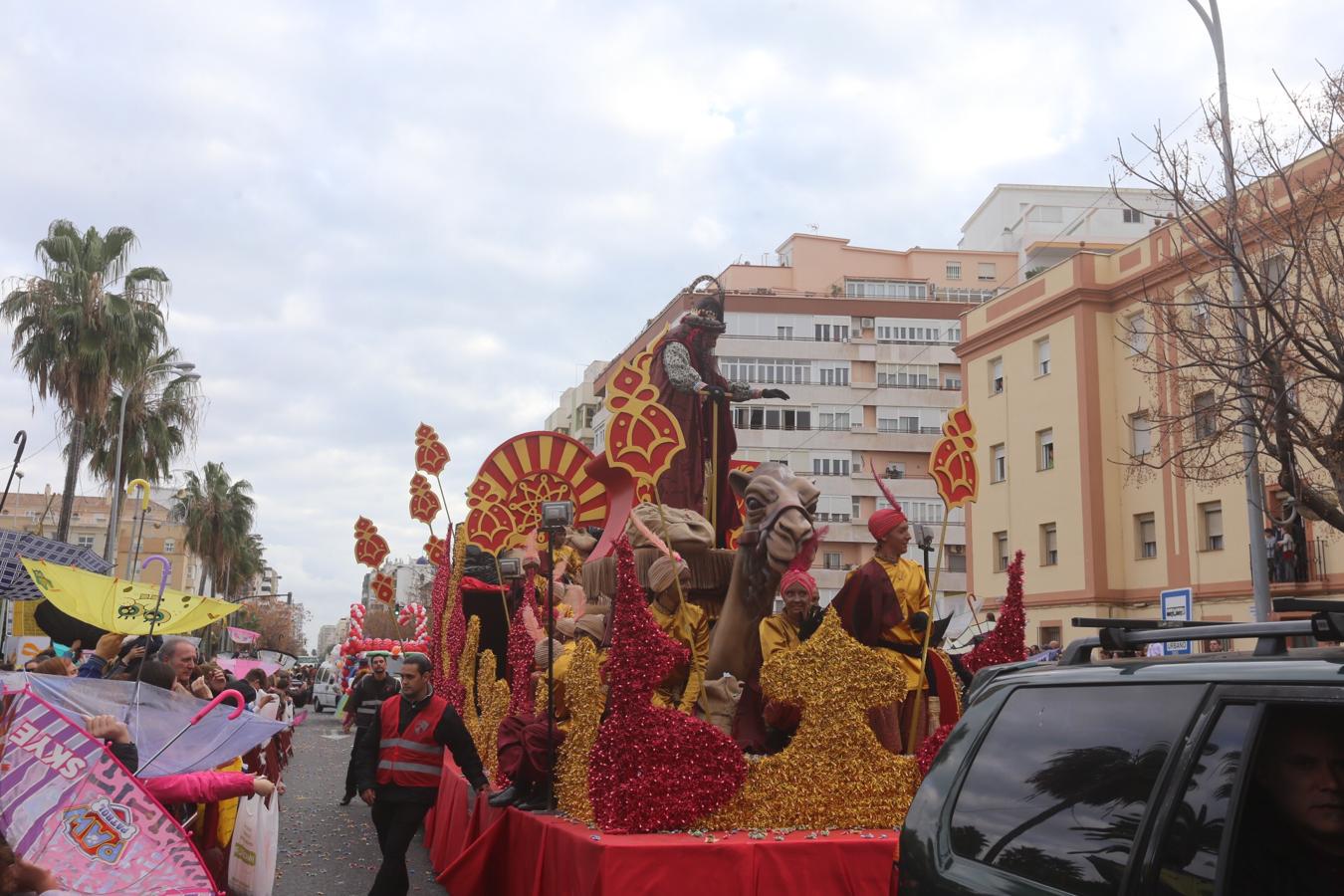 FOTOS: La Cabalgata de los Reyes Magos de Cádiz