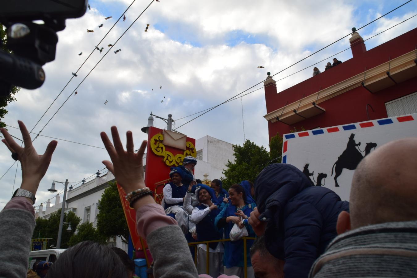 Las Cabalgatas de Reyes de la Bahía, en imágenes