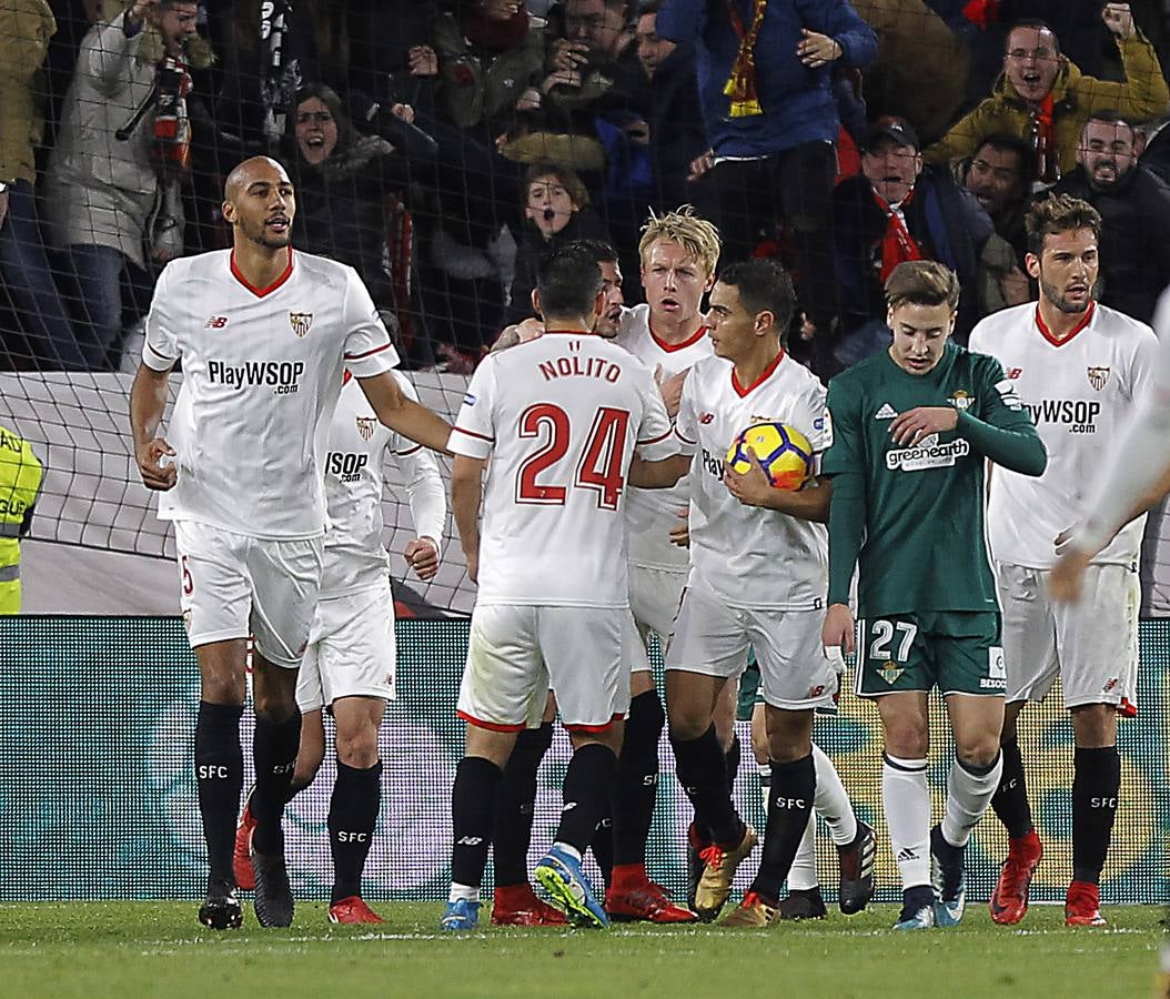 Las imágenes más trepidantes del derbi Sevilla FC-Real Betis