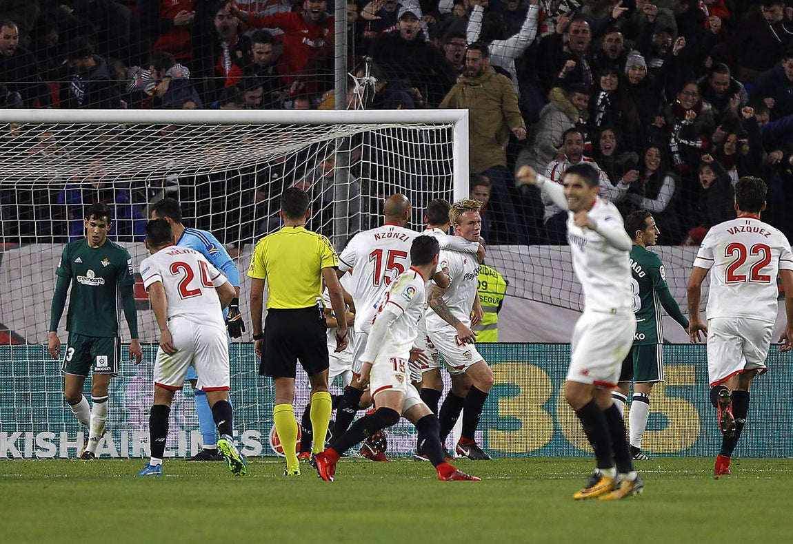 Las imágenes más trepidantes del derbi Sevilla FC-Real Betis
