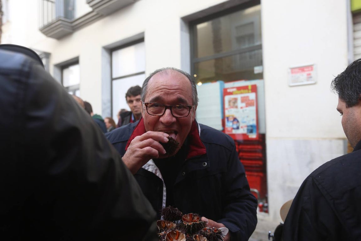 Fotos: Ambientazo en la Erizada más madrugadora de Cádiz