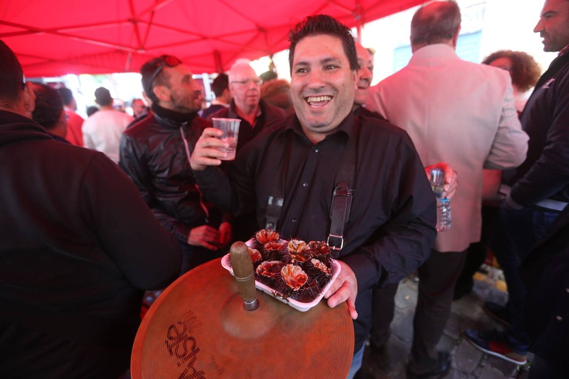 Fotos: Ambientazo en la Erizada más madrugadora de Cádiz