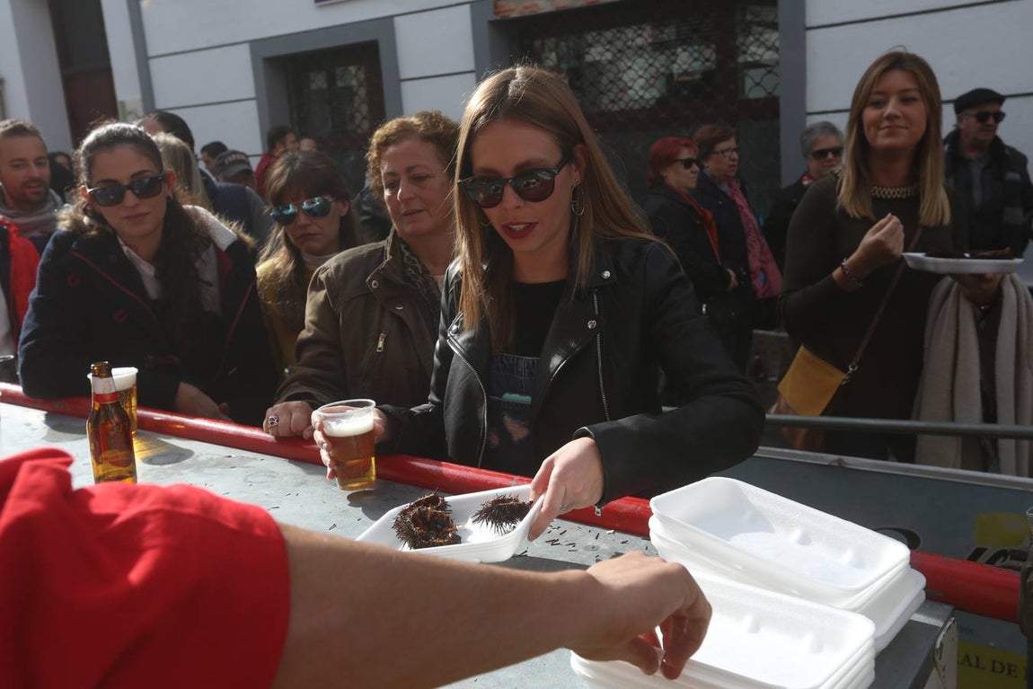 Fotos: Ambientazo en la Erizada más madrugadora de Cádiz