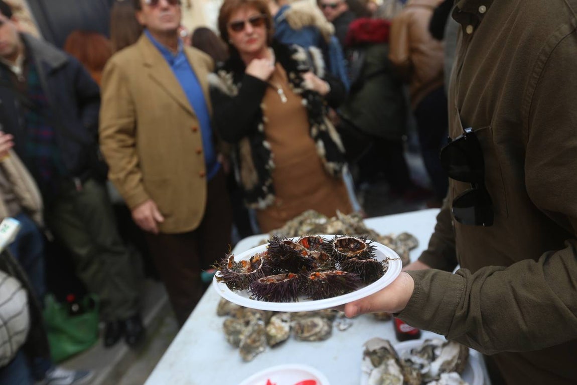 Fotos: Ambientazo en la Erizada más madrugadora de Cádiz