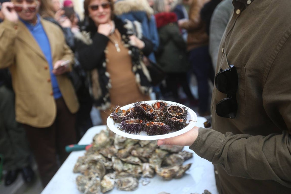 Fotos: Ambientazo en la Erizada más madrugadora de Cádiz
