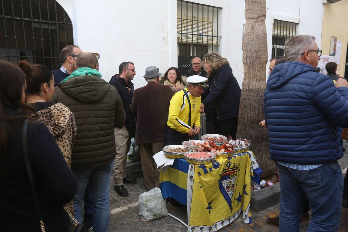 Fotos: Ambientazo en la Erizada más madrugadora de Cádiz