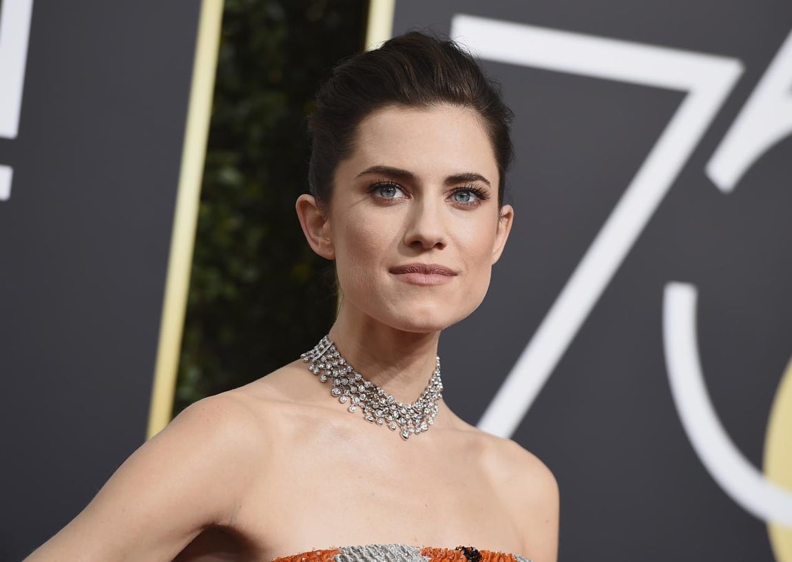 Allison Williams. La artista vistió 62 quilates de joyas de «Forevermark by Rahaminov Cushion Eternity Bands» valoradas en 300.000 dólares