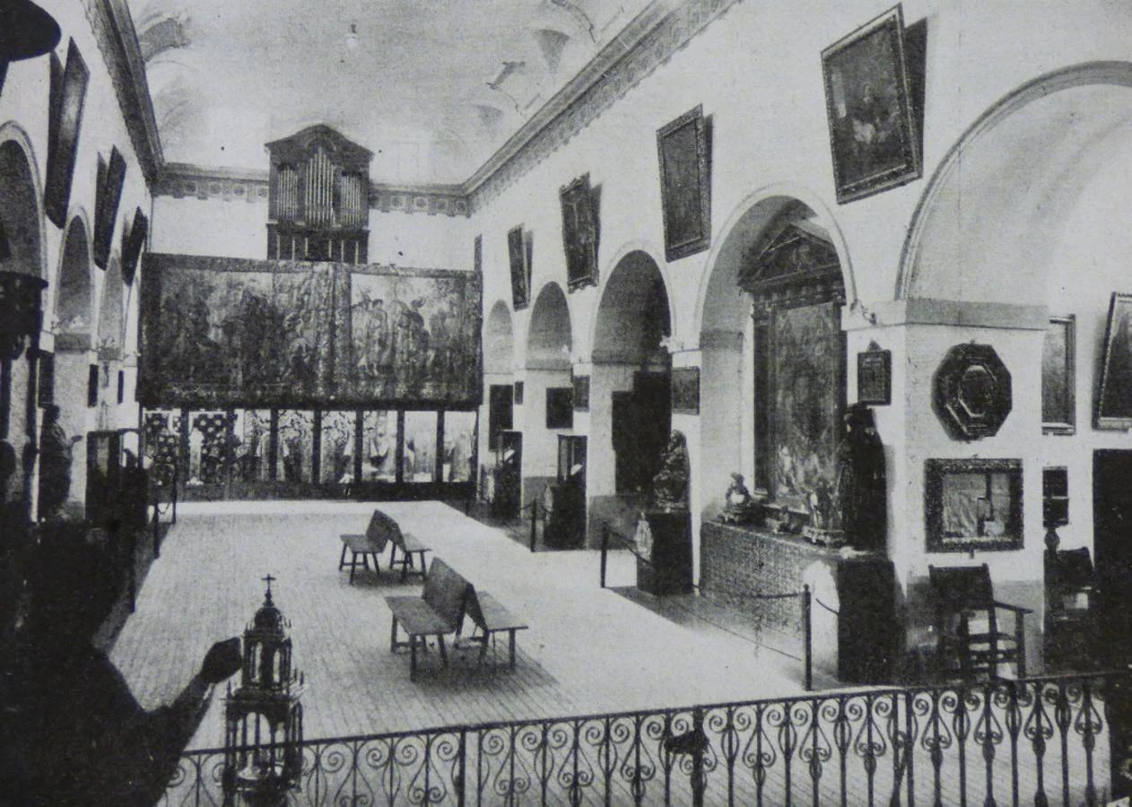 Interior del Museo Parroquial en la iglesia de San Vicente en 1929. 