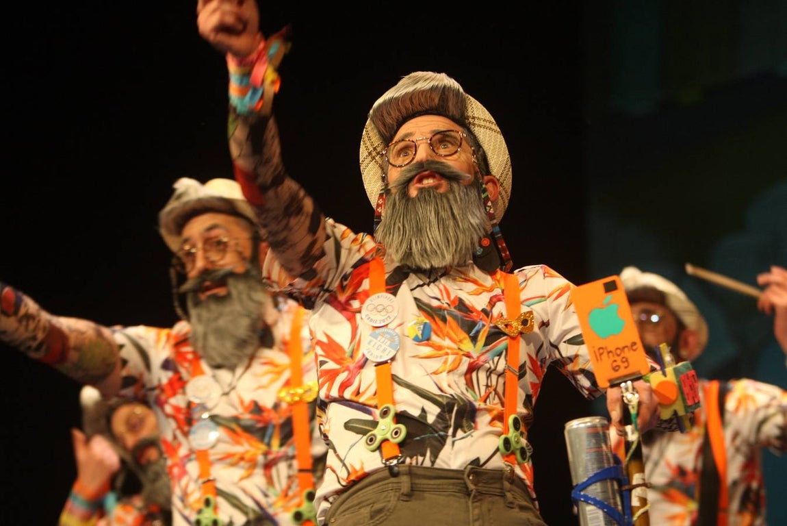 FOTOS: Chirigota Regreso del futuro en Preliminares. Carnaval de Cádiz 2018