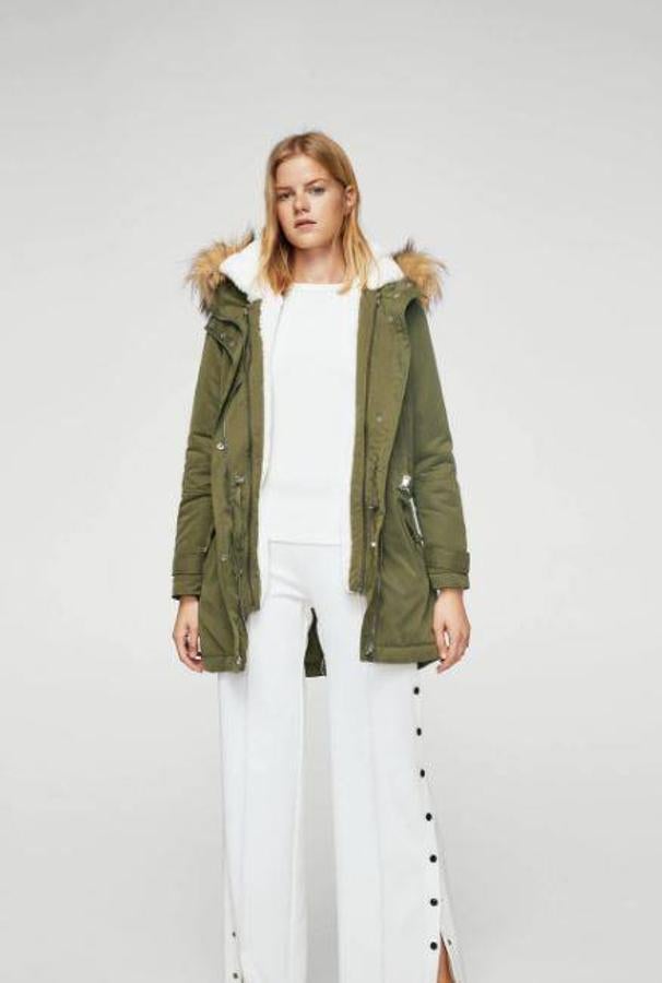Parka capucha pelo de Mango por 49.99 euros. 