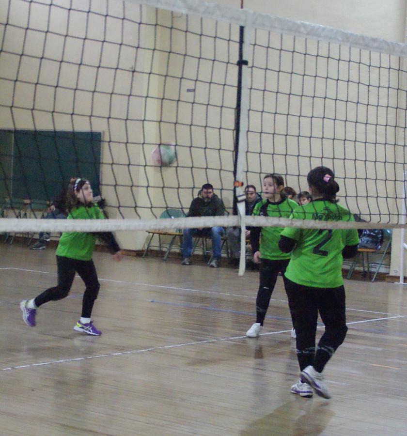 Las mejores imágenes del partido de voleibol alevín mixto entre Rafaela Ybarra y La Salle San Rafael
