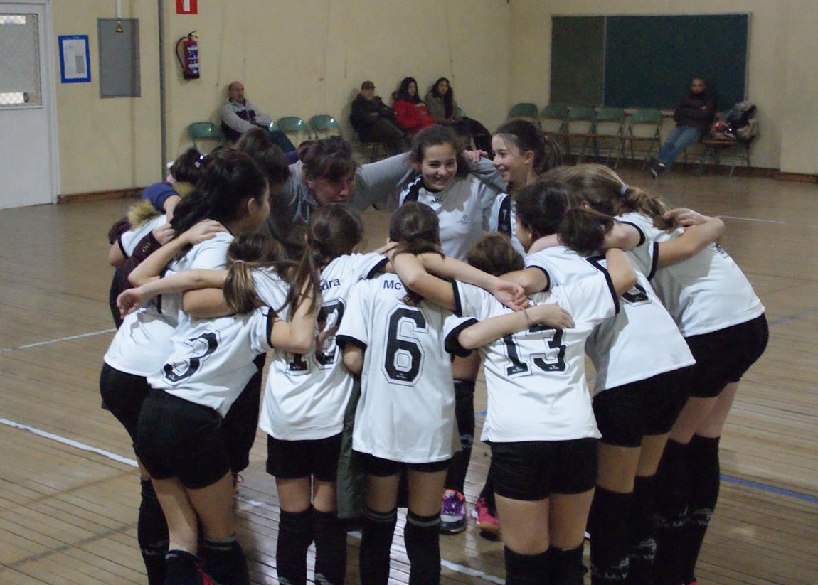 Las mejores imágenes del partido de voleibol alevín mixto entre Rafaela Ybarra y La Salle San Rafael
