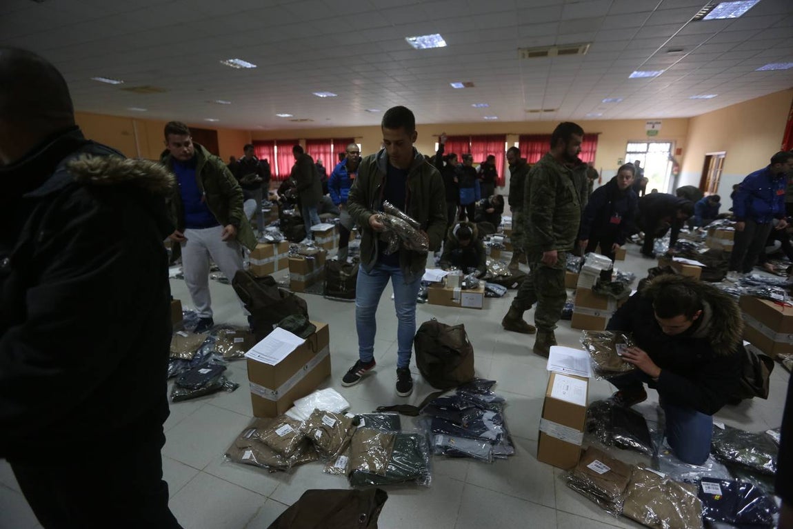 Incorporación de 699 aspirantes a militar de tropa en el acuartelamiento de Camposoto