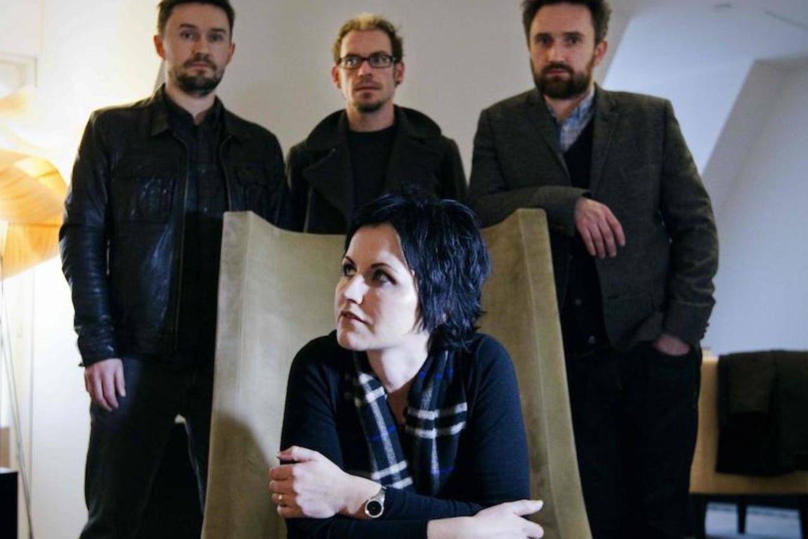 La vida de Dolores O'Riordan, vocalista de «The Cranberries», en imágenes. «The Cranberries» se volvió a juntar en  2009 y publicó un nuevo álbum en febrero de 2012.