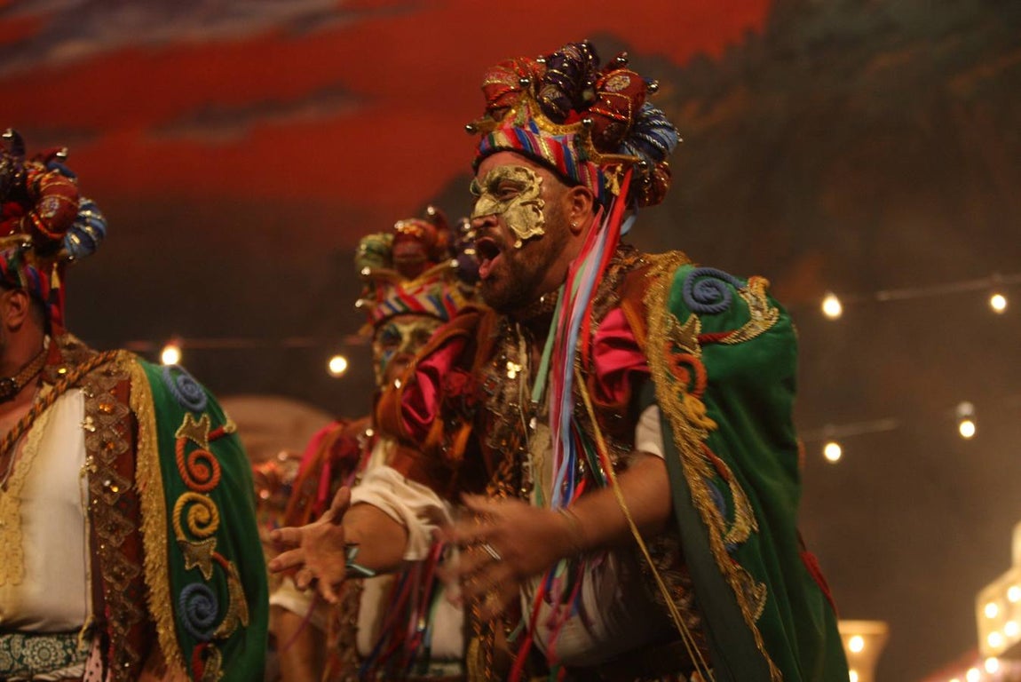 FOTOS: Comparsa El perro andalú de Martínez Ares en el COAC 2018