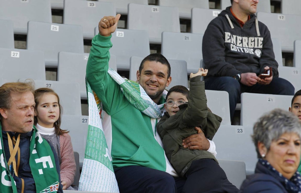 El mejor ambiente de la temporada en el estadio El Arcángel de Córdoba, en imágenes