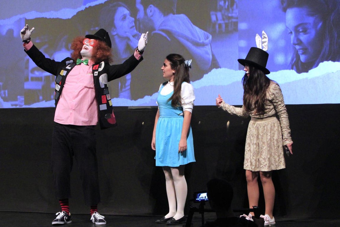 El estreno de «Alicia», de Enrique Muñoz, en imágenes