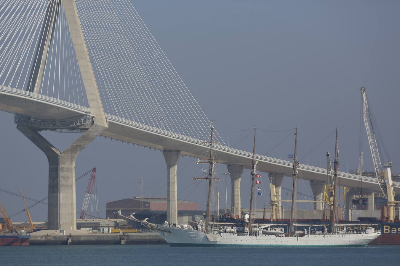 El buque Juan Sebastián de Elcano sale de Navantia