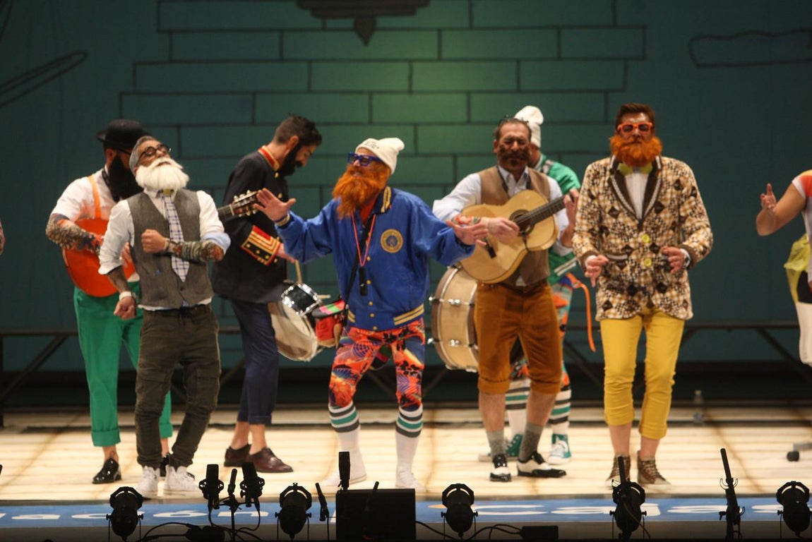 FOTOS: chirigota &#039;Los que se mueren por su barbi&#039; en el COAC 2018