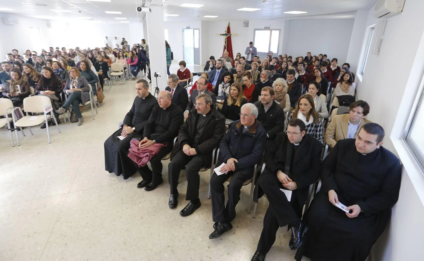 La visita del obispo de Córdoba al colegio Trinidad-Sansueña, en imágenes