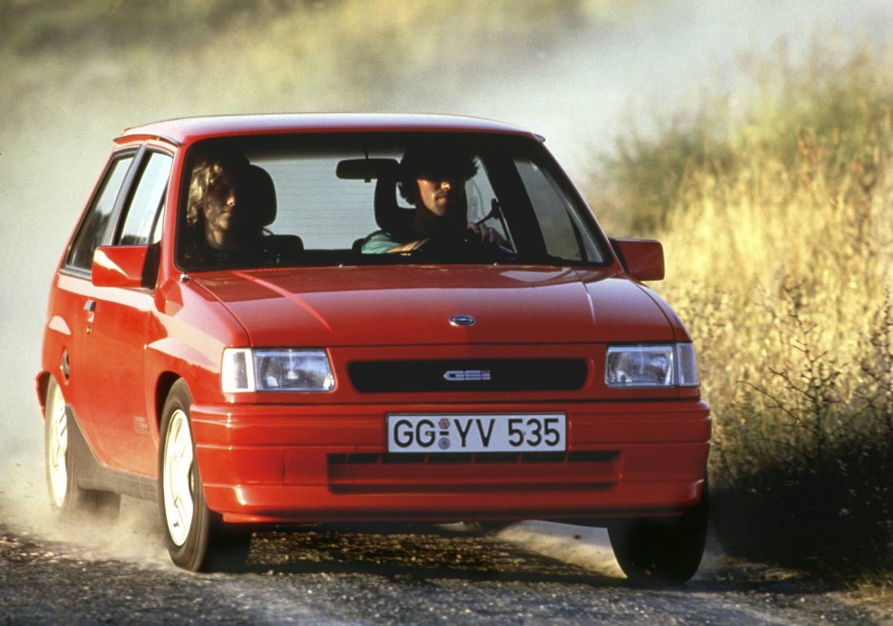 La primera generación del Opel Corsa (1982-1993) se caracterizaba por unas dimensiones compactas, con 3,62 metros de largo. 