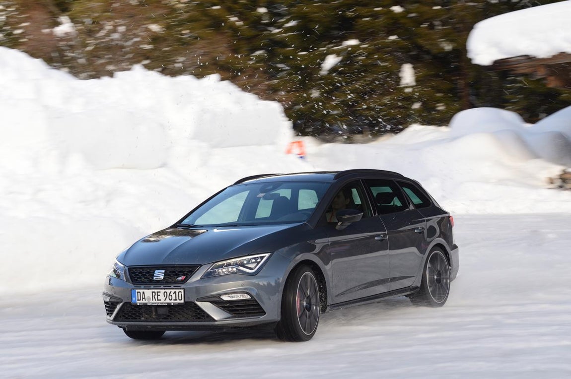 Fotogalería: el Ateca y el León X-Perience y Cupra, a prueba en la nieve