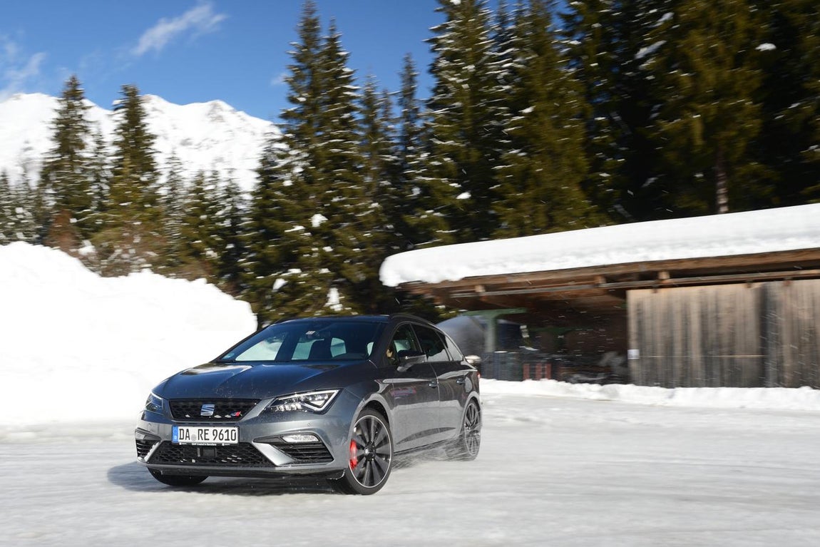 Fotogalería: el Ateca y el León X-Perience y Cupra, a prueba en la nieve