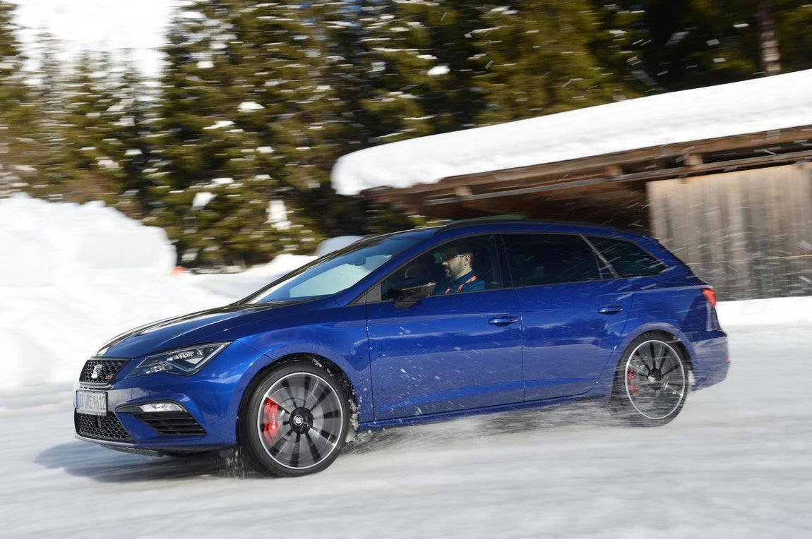 Fotogalería: el Ateca y el León X-Perience y Cupra, a prueba en la nieve