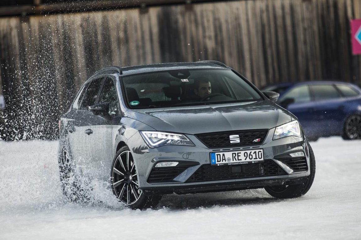 Fotogalería: el Ateca y el León X-Perience y Cupra, a prueba en la nieve