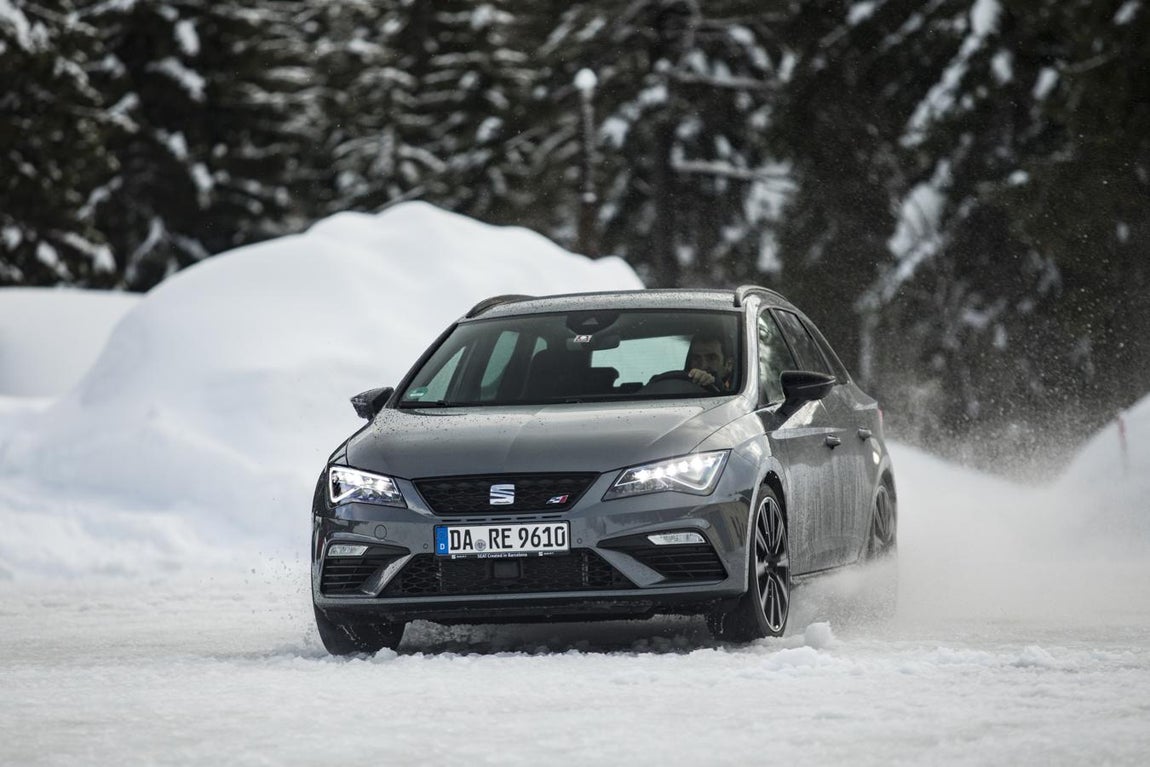 Fotogalería: el Ateca y el León X-Perience y Cupra, a prueba en la nieve