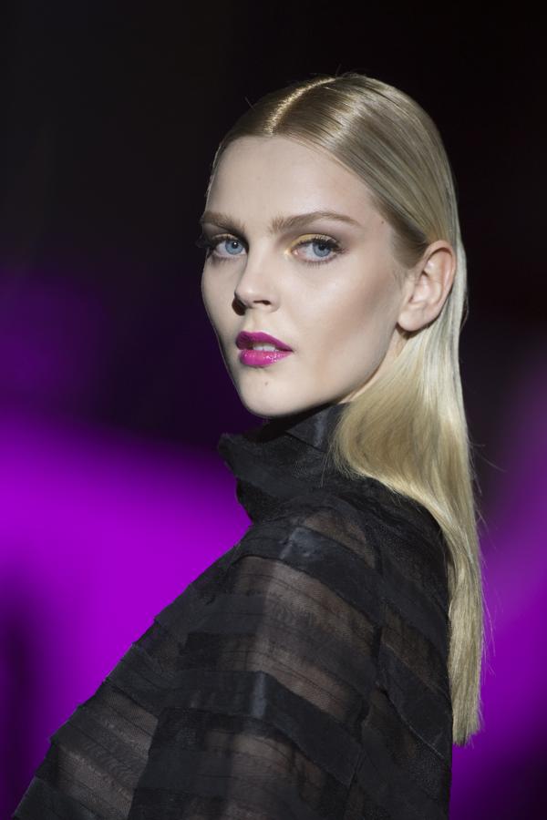 La gama de colores no ha perdido fuelle en Hannibal, que ha dibujado en rosa, en azules, verdes y, por supuesto, el negro. Pero ese colorido se intensificaba más con la utilización de bordados en hilo y piedra.. 