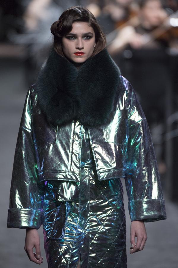 El art-decó de Isabel Núñez cierra la pasarela