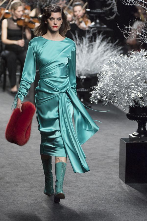 El art-decó de Isabel Núñez cierra la pasarela