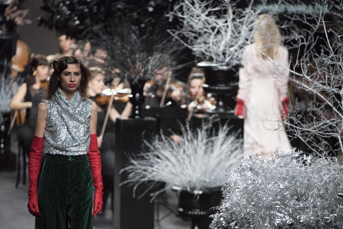 El art-decó de Isabel Núñez cierra la pasarela