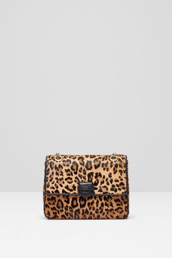 Pedro del Hierro. Bolso de hombro en piel con estampado de leopardo. (Precio: 269 a 134 euros)