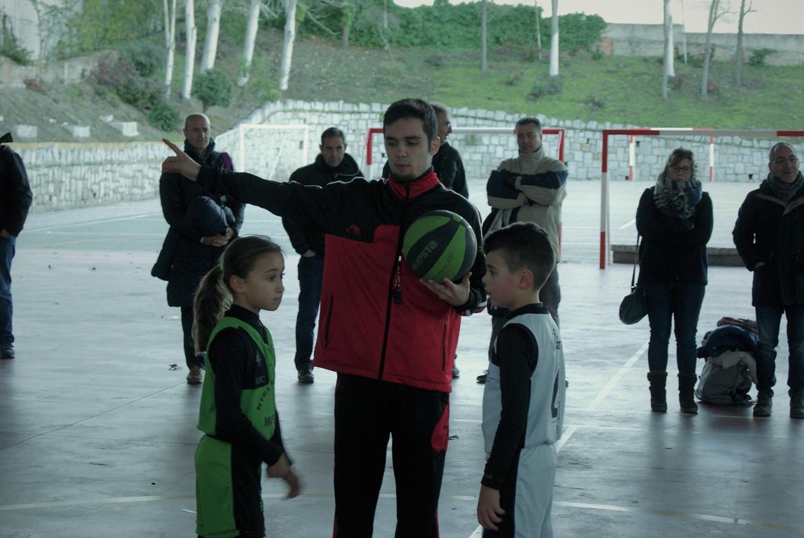 Las mejores imágenes del encuentro de baloncesto entre Virgen de Mirasierra “A” y Nuestra Señora de las Nieves