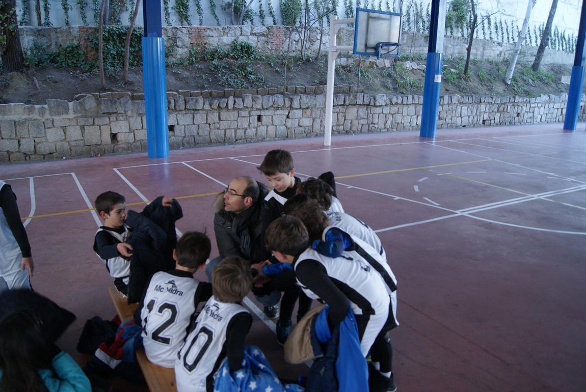 Las mejores imágenes del encuentro de baloncesto entre Virgen de Mirasierra “A” y Nuestra Señora de las Nieves