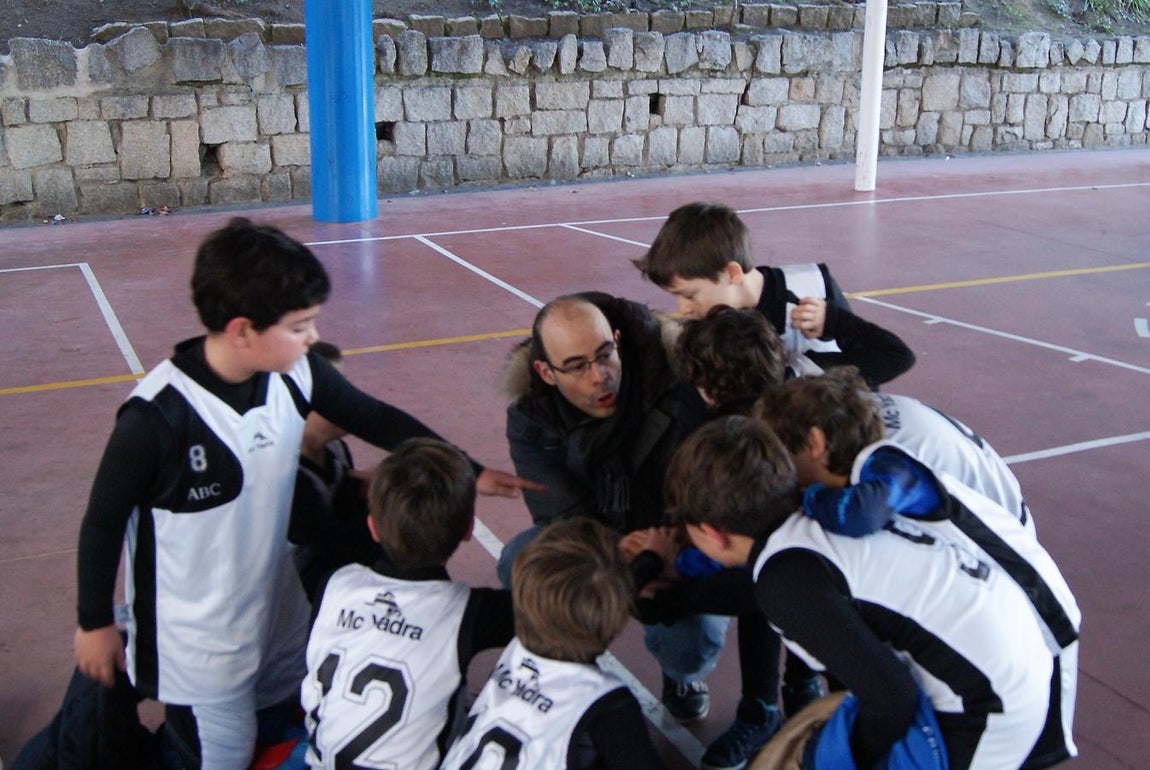 Las mejores imágenes del encuentro de baloncesto entre Virgen de Mirasierra “A” y Nuestra Señora de las Nieves