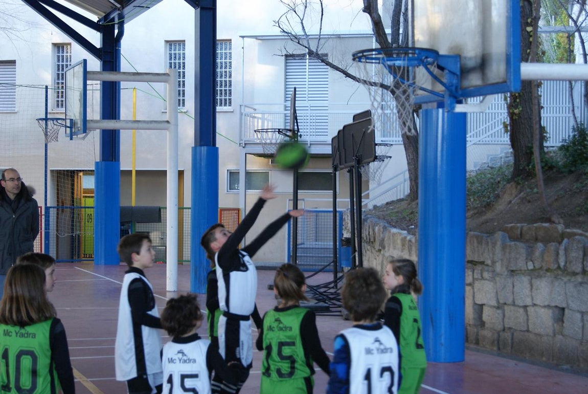 Las mejores imágenes del encuentro de baloncesto entre Virgen de Mirasierra “A” y Nuestra Señora de las Nieves