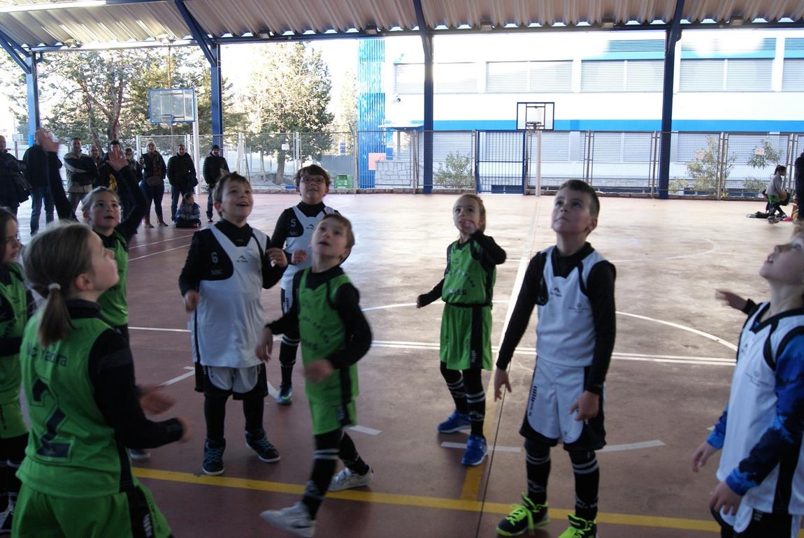 Las mejores imágenes del encuentro de baloncesto entre Virgen de Mirasierra “A” y Nuestra Señora de las Nieves