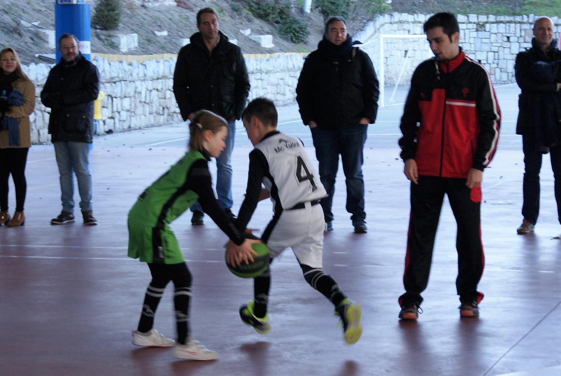 Las mejores imágenes del encuentro de baloncesto entre Virgen de Mirasierra “A” y Nuestra Señora de las Nieves