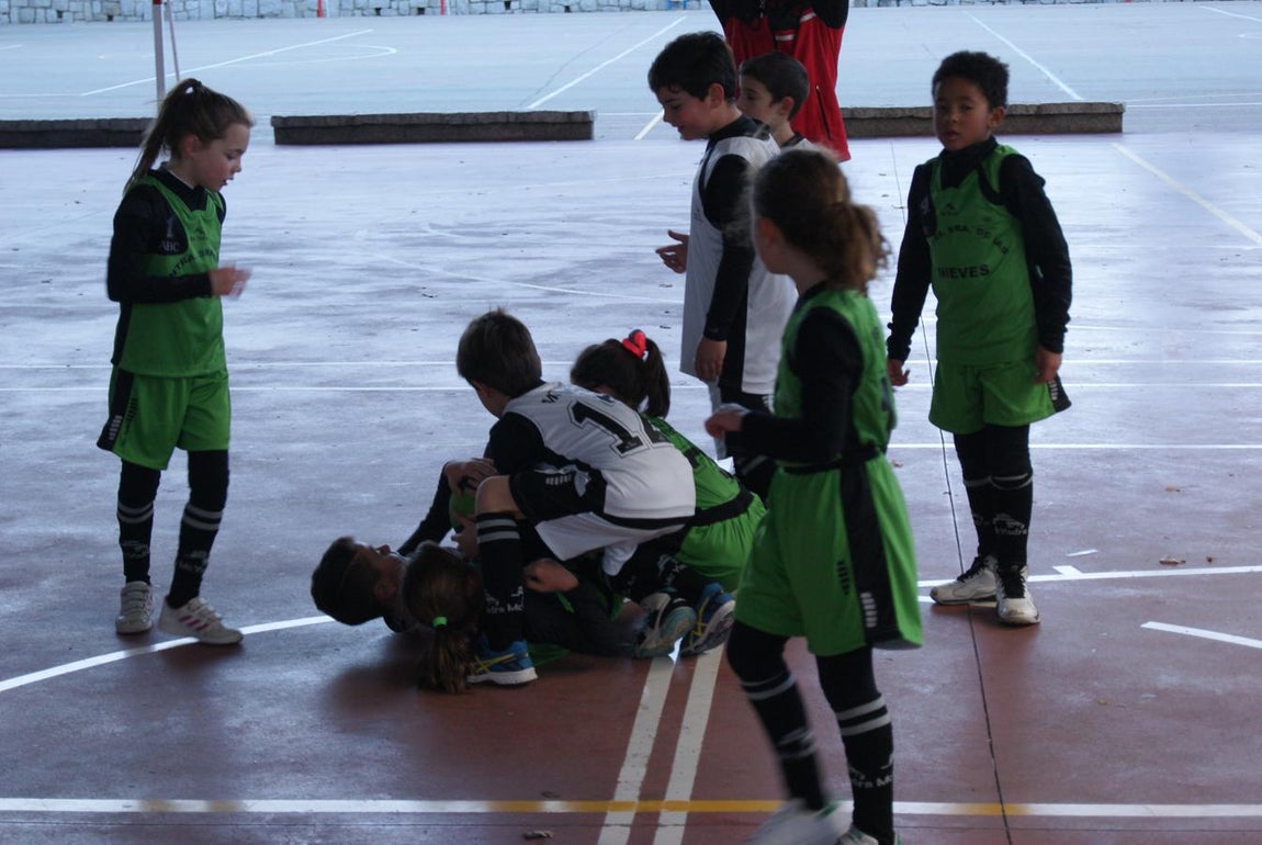 Las mejores imágenes del encuentro de baloncesto entre Virgen de Mirasierra “A” y Nuestra Señora de las Nieves