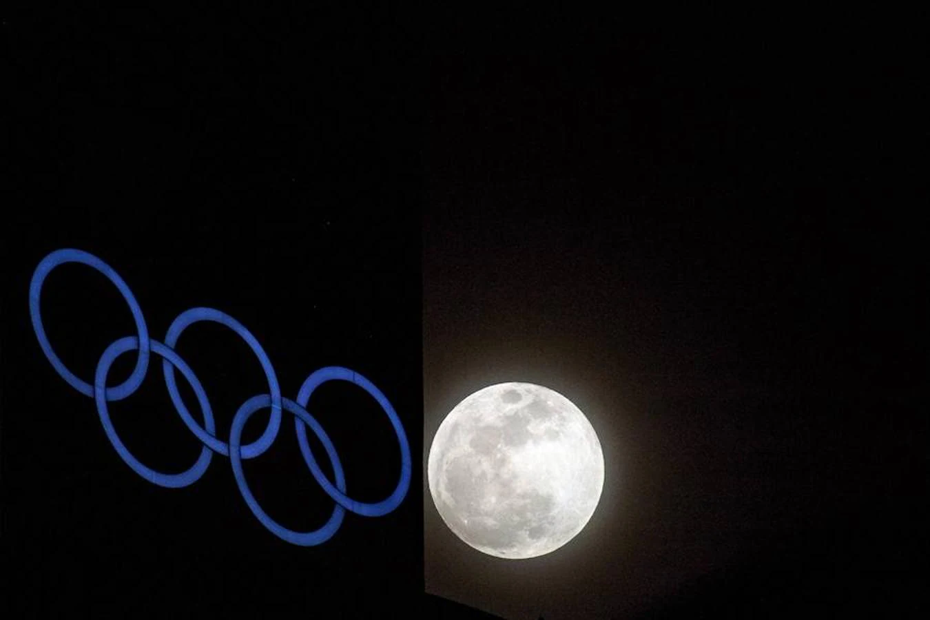 Las imágenes más impactantes de la superluna. La superluna también ha hecho acto de presencia en la ciudad surcoreana de Pyeongchang, que albergará en unos días los Juegos Olímpicos de invierno