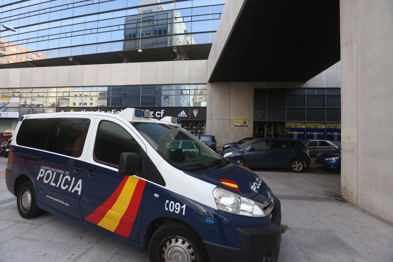 La Policía registra las oficinas del Cádiz CF por orden judicial