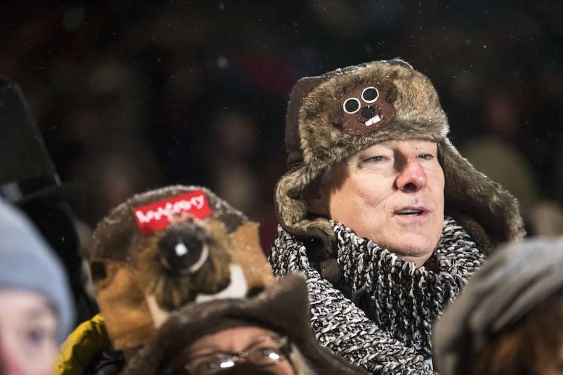 Público que ha asistido a la ceremonia del Día de la Marmota de este año.. 