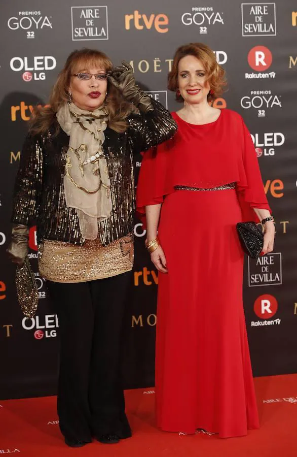 La alfombra roja de los Goya 2018, en imágenes. La cantante Massiel