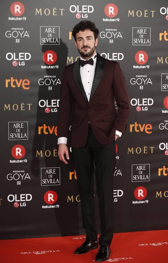La alfombra roja de los Goya 2018, en imágenes. El actor Miki Esparbé con un traje de D' S Damat.