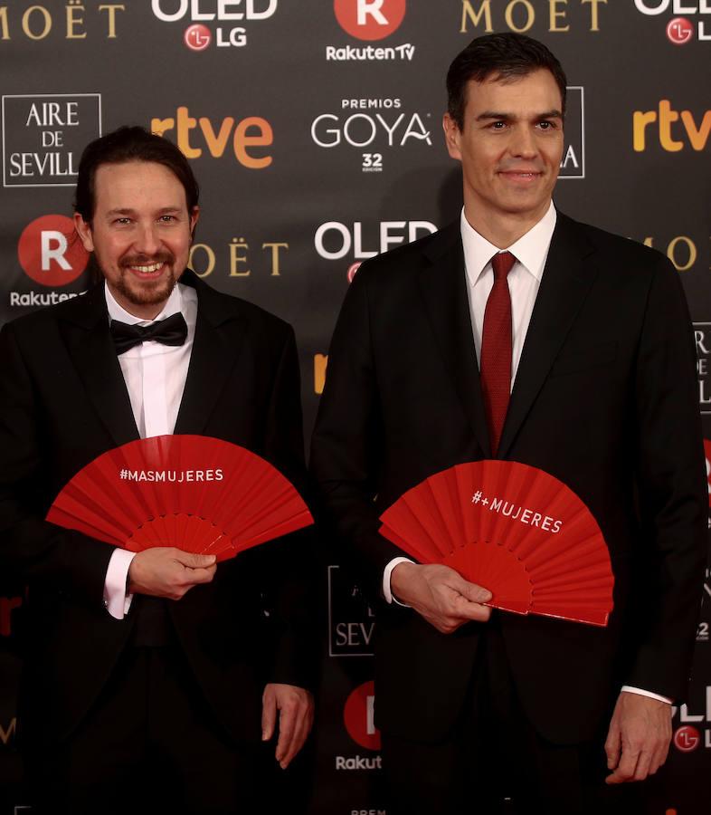La alfombra roja de los Goya 2018, en imágenes. Los líderes de Podemos, Pablo Iglesias (izda) y del PSOE, Pedro Sánchez.