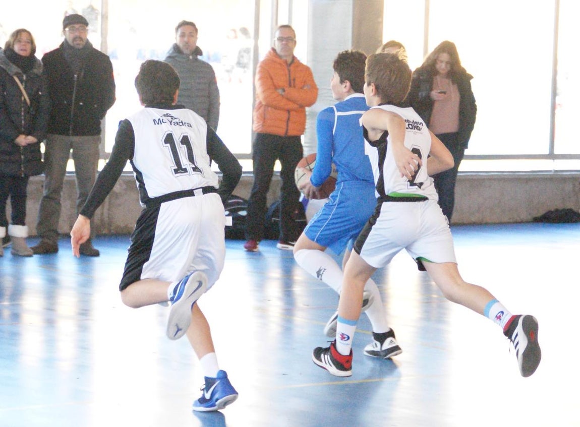 Las mejores imágenes del partido de baloncesto que enfrentó al San Agustín y al Miramadrid